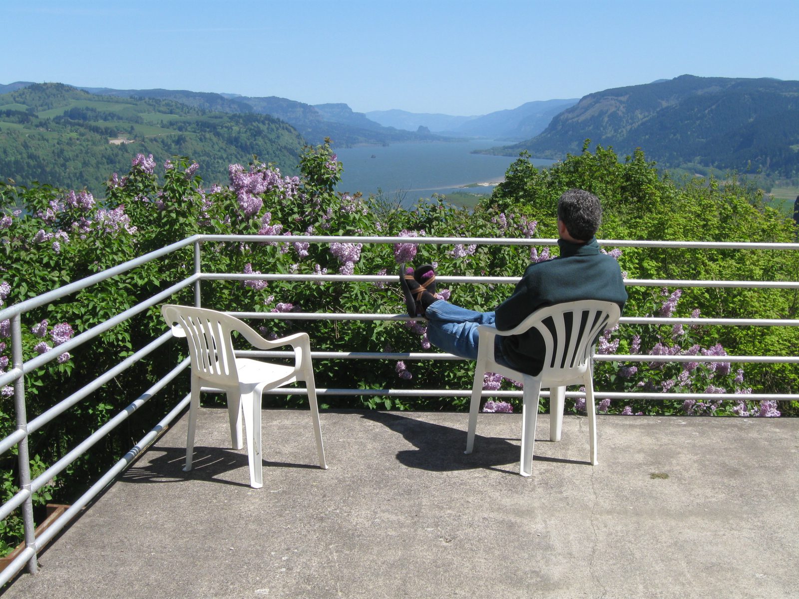 019-Scott-views-gorge-extra-chair 019-Scott-views-gorge-extra-chair